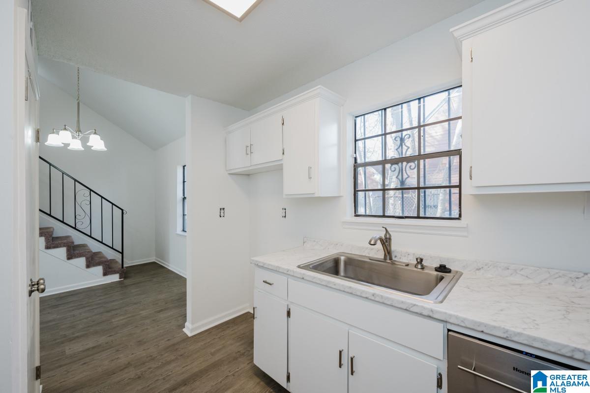 704 18th Way Lane Southwest Birmingham, AL 35211 - Photo 11 of 33