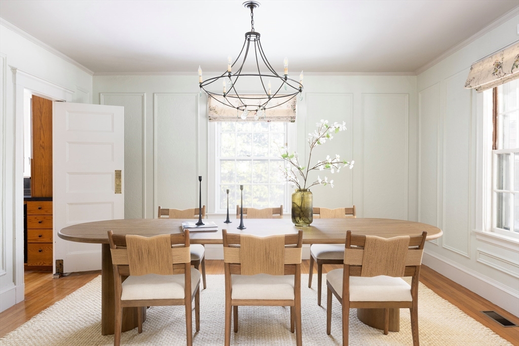 323 Clark Road Brookline, MA 02445 - Photo 5 of 22