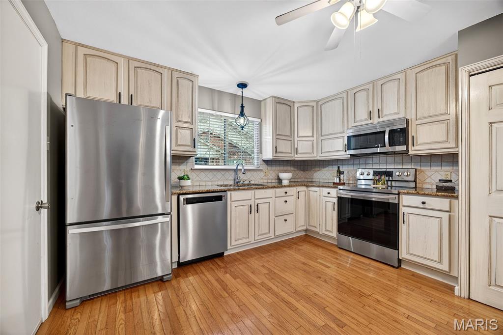 1925 Dewitt Ridge Drive Chesterfield, MO 63017 - Photo 15 of 54