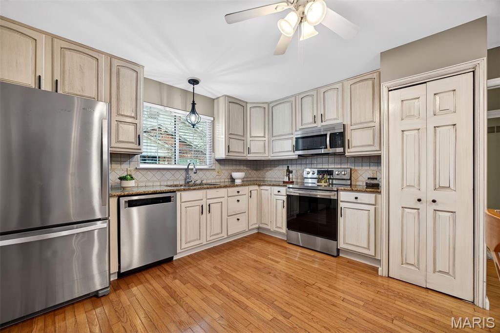 1925 Dewitt Ridge Drive Chesterfield, MO 63017 - Photo 17 of 54