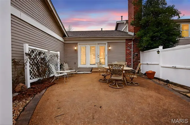 $385,000 | 1925 Dewitt Ridge Drive, Chesterfield, MO 63017