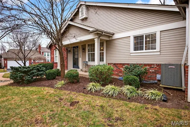 $385,000 | 1925 Dewitt Ridge Drive, Chesterfield, MO 63017