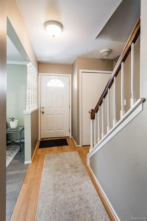 2023 Hampton Road Grosse Pointe Woods, MI 48236 - Photo 4 of 33