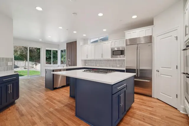 $1,895,000 | 833 Summerhill Ridge Drive Northwest, Issaquah, WA 98027