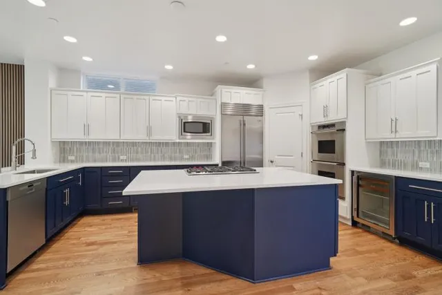 $1,895,000 | 833 Summerhill Ridge Drive Northwest, Issaquah, WA 98027