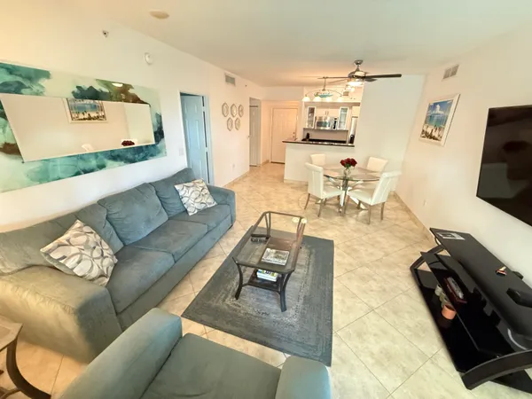 $2,800 | 700 East Boynton Beach Boulevard, Unit 203, Boynton Beach, FL 33435