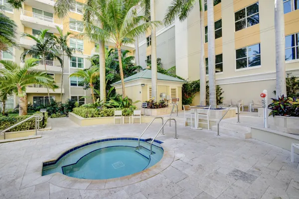 $2,800 | 700 East Boynton Beach Boulevard, Unit 203, Boynton Beach, FL 33435