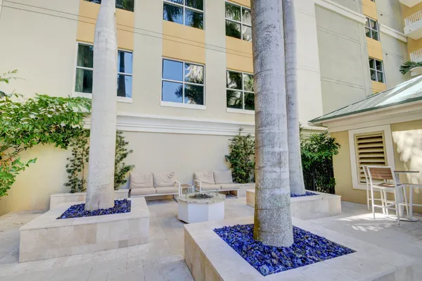 $2,800 | 700 East Boynton Beach Boulevard, Unit 203, Boynton Beach, FL 33435