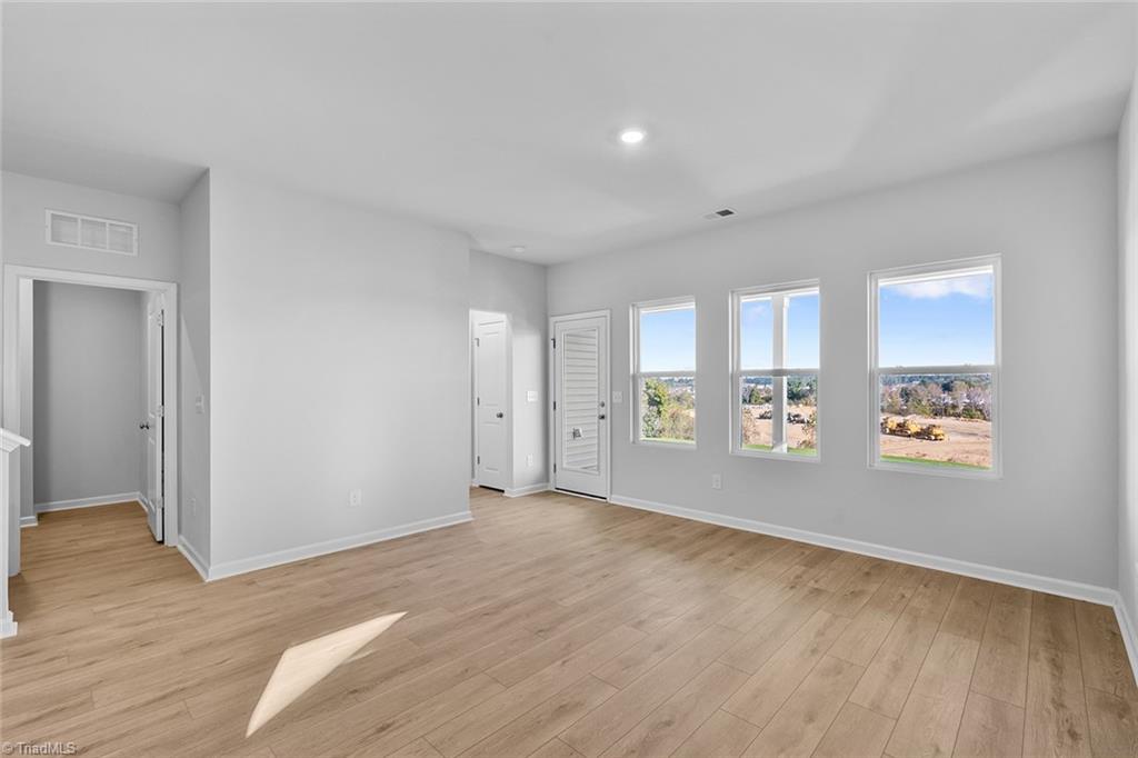 156 Candytuft Court Lexington, NC 27295 - Photo 9 of 30 Living room and eat-in