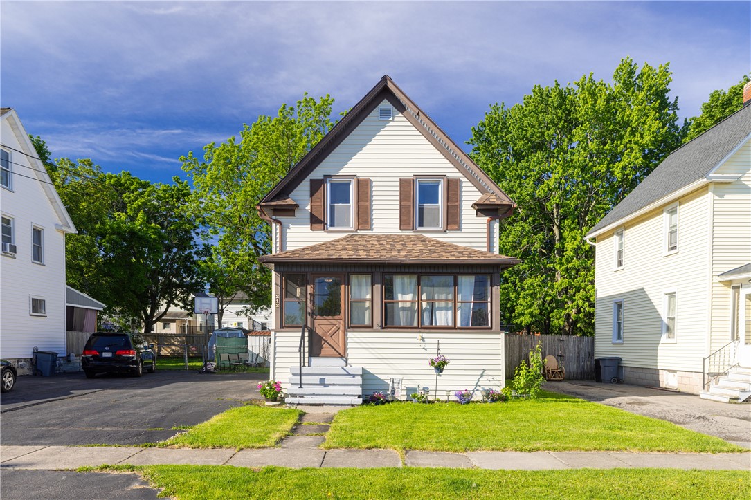 212 East Maple Avenue East Rochester, NY 14445 - Photo 1 of 27
