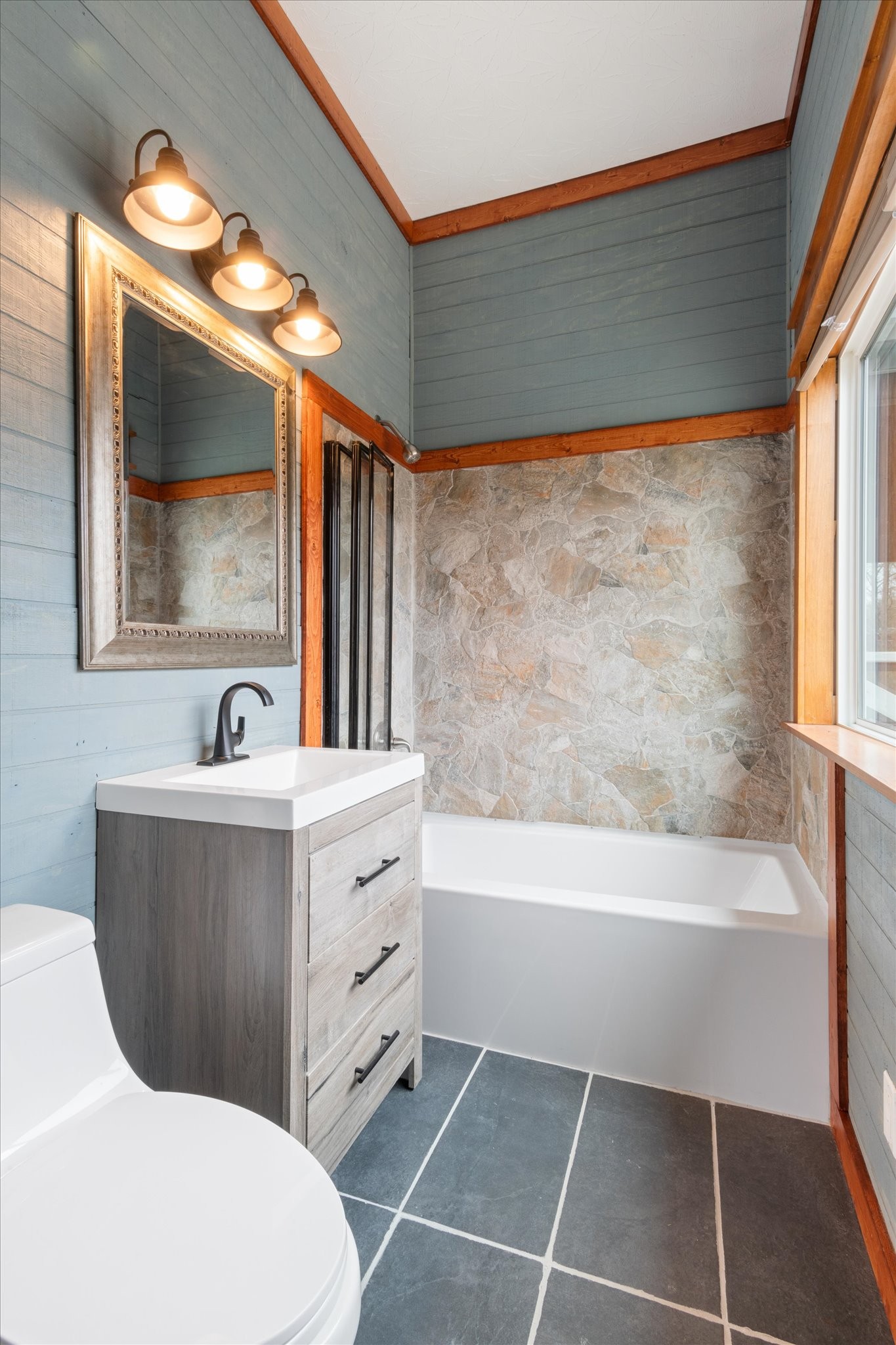 471 Northup Road Portland, TN 37148 - Photo 14 of 38 a bathroom with a bathtub and a sink