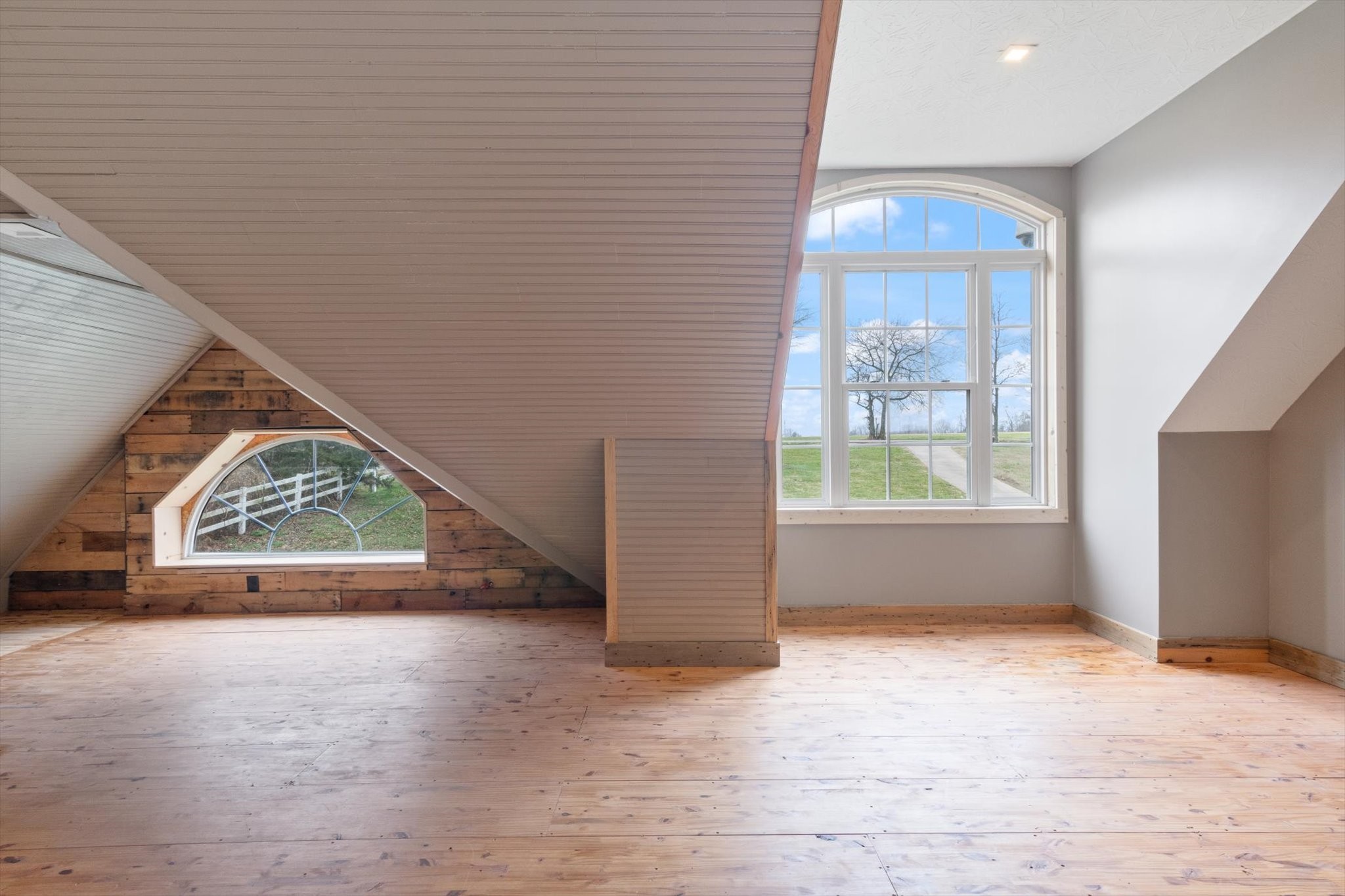 471 Northup Road Portland, TN 37148 - Photo 17 of 38 an empty room with windows