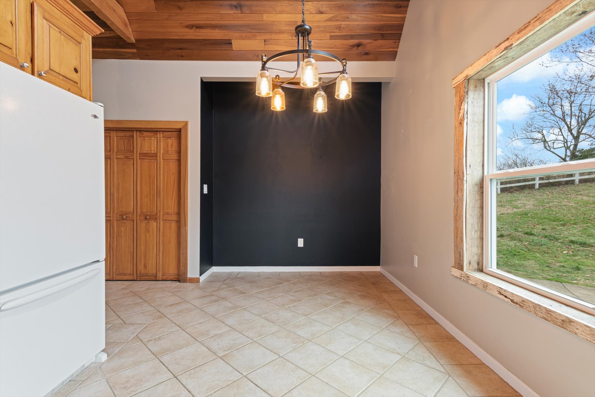 471 Northup Road Portland, TN 37148 - Photo 10 of 38 a view of empty room with window
