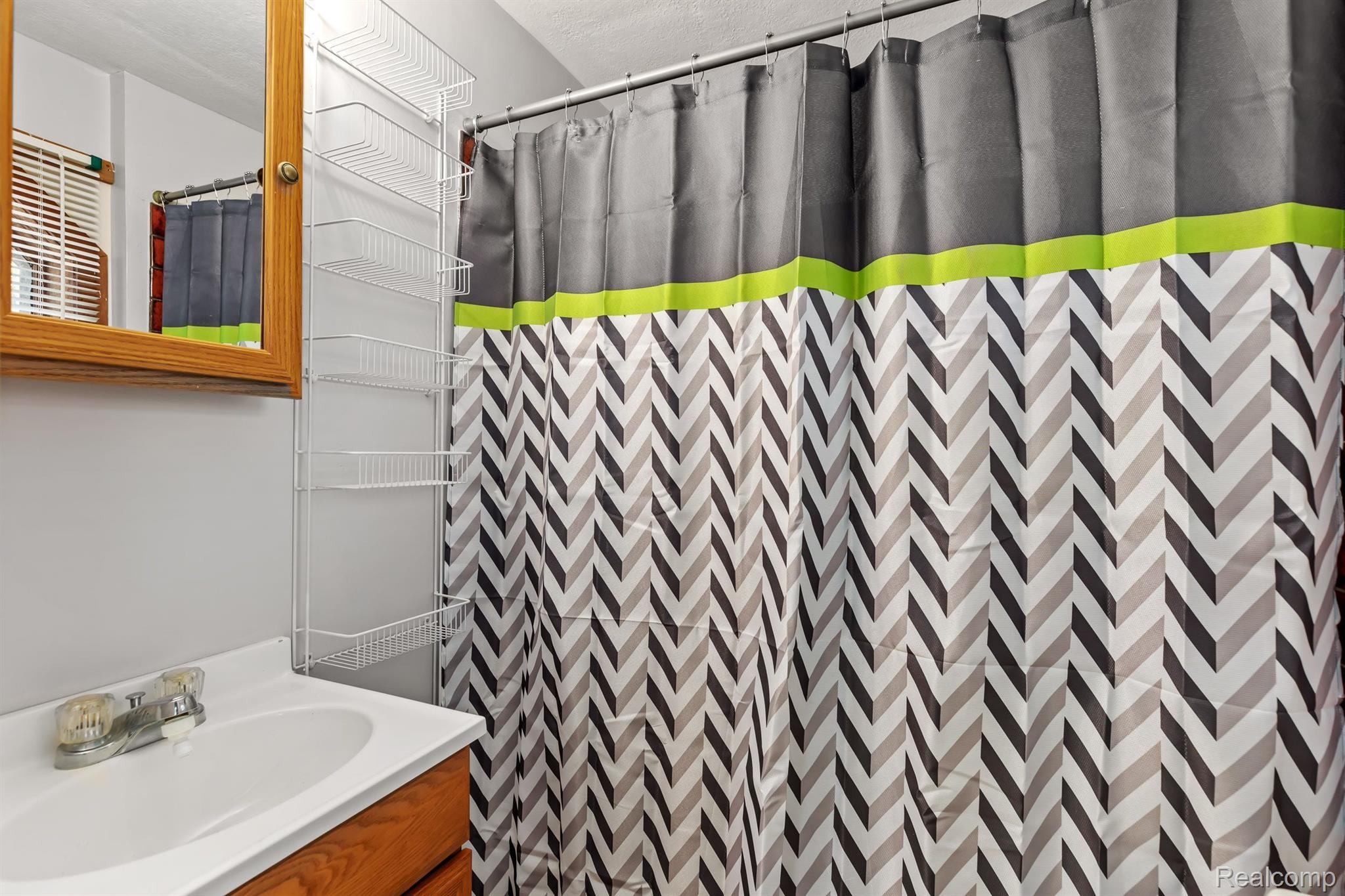 9356 South Lewis Road Vassar, MI 48768 - Photo 23 of 40 2nd Full Bathroom