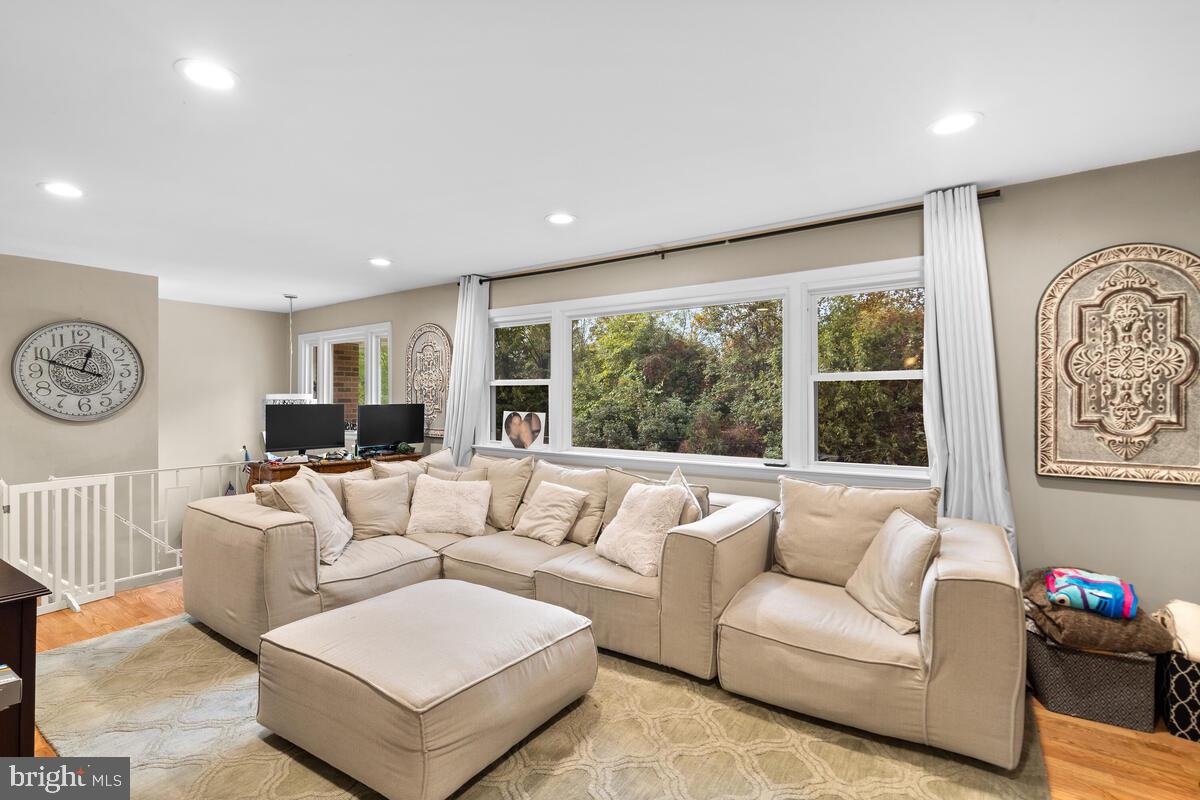 2328 Windsor Road Alexandria, VA 22307 - Photo 2 of 32