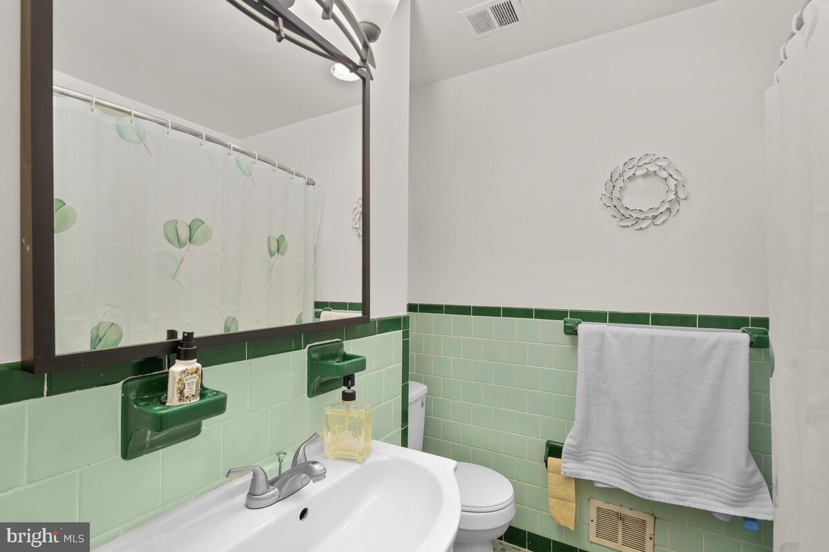 2328 Windsor Road Alexandria, VA 22307 - Photo 18 of 32