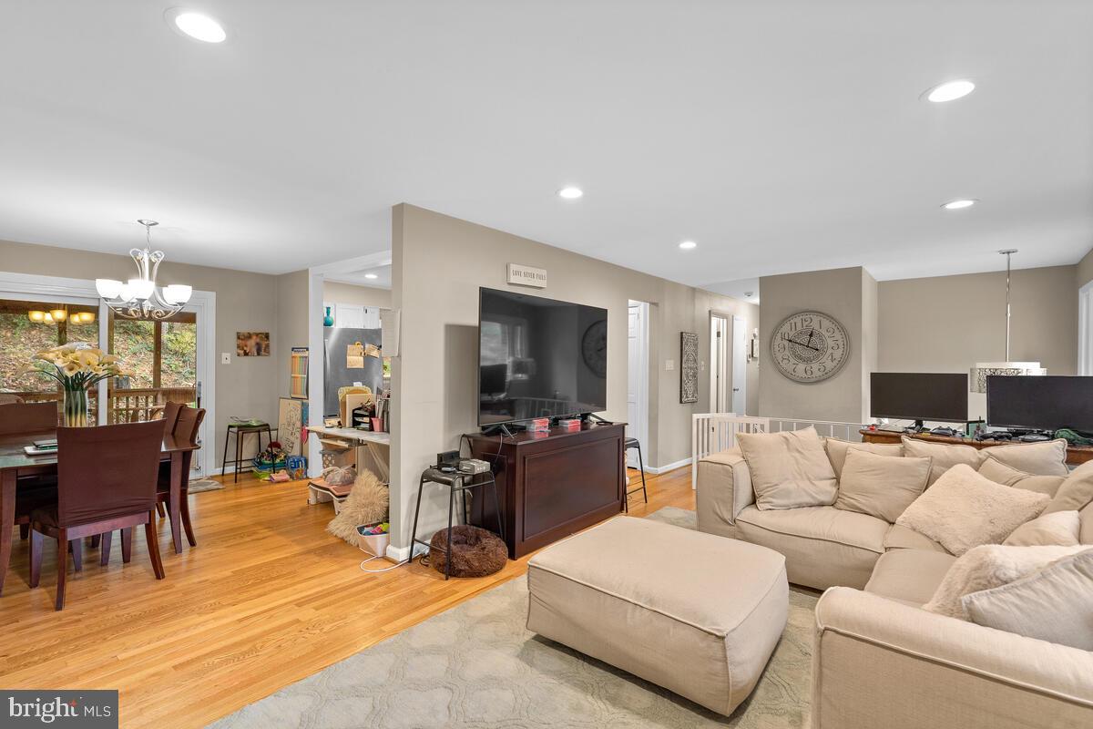 2328 Windsor Road Alexandria, VA 22307 - Photo 3 of 32