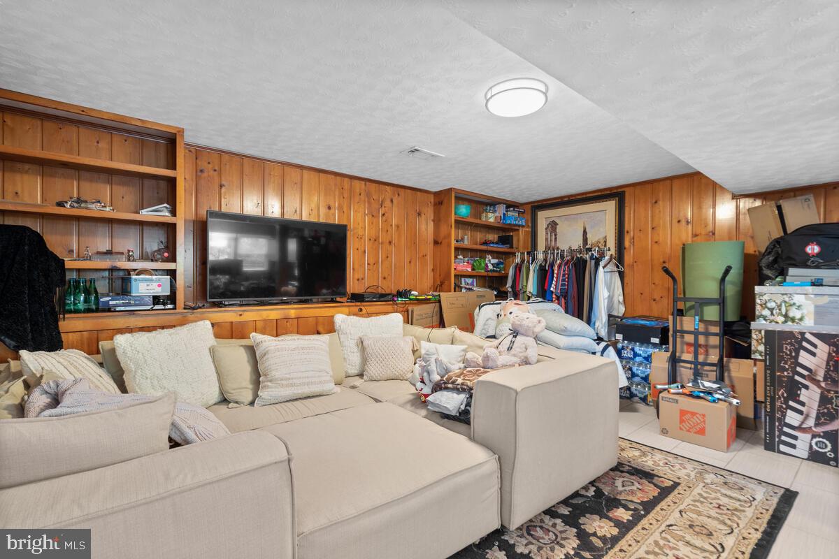 2328 Windsor Road Alexandria, VA 22307 - Photo 23 of 32