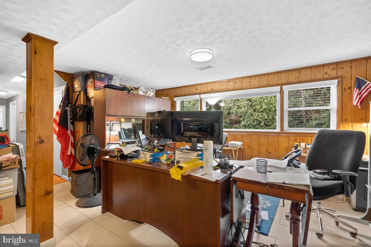 2328 Windsor Road Alexandria, VA 22307 - Photo 24 of 32