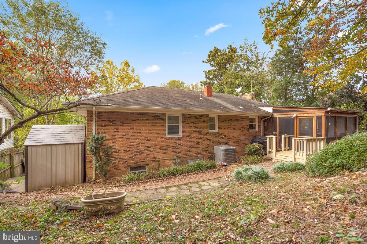 2328 Windsor Road Alexandria, VA 22307 - Photo 25 of 32