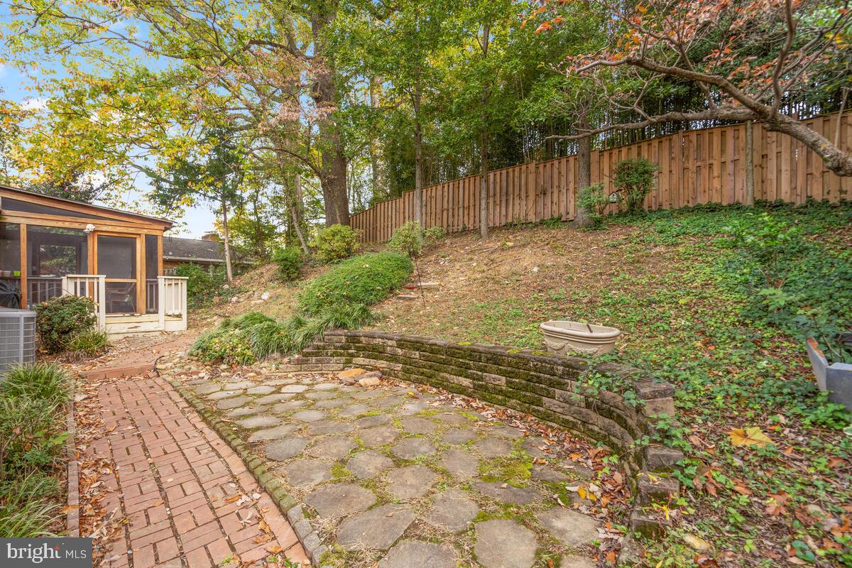 2328 Windsor Road Alexandria, VA 22307 - Photo 27 of 32