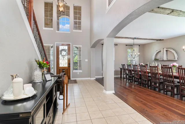 a view of a livingroom with furniture and entryway