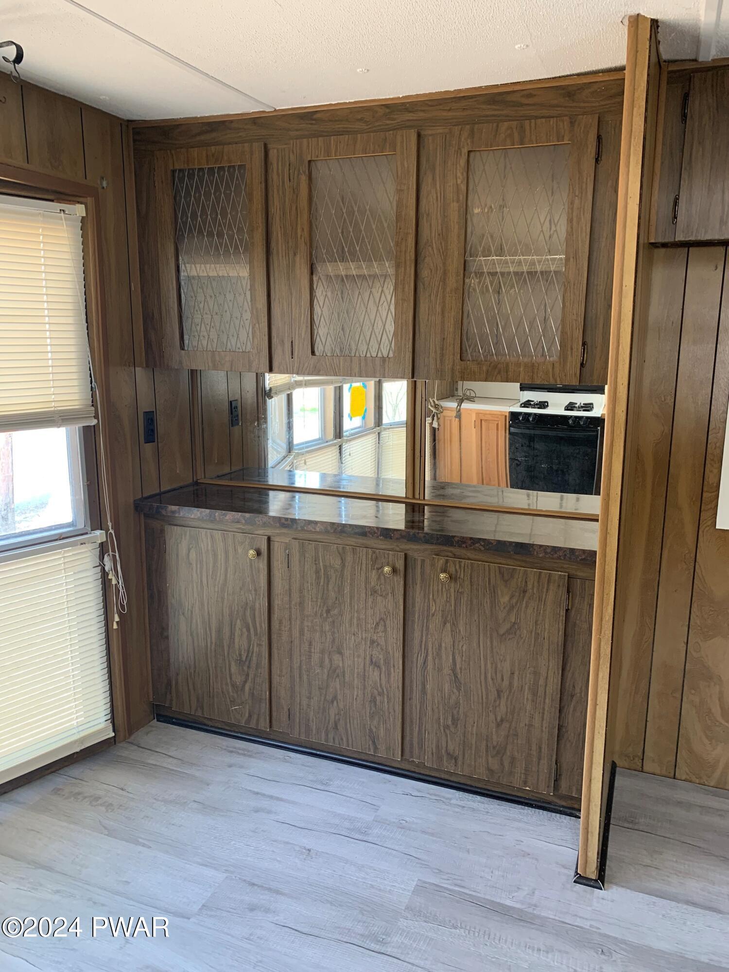 123 Middle Road Greentown, PA 18426 - Photo 13 of 27 Kitchenw/ Built In Hutch