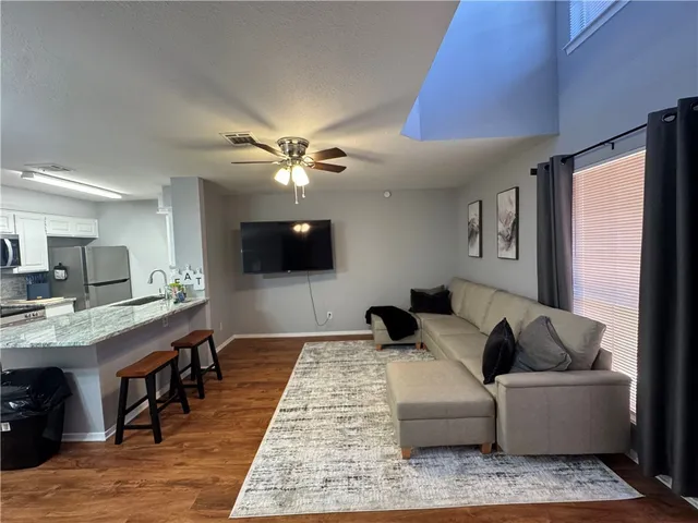 $1,500 | 1305 West Villa Maria Road, Unit E104, Bryan, TX 77801