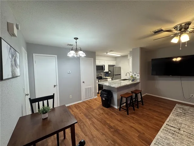 $1,500 | 1305 West Villa Maria Road, Unit E104, Bryan, TX 77801