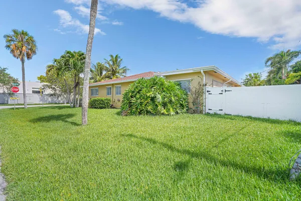 $2,900 | 5100 Northeast 22nd Avenue, Lighthouse Point, FL 33064