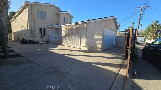 $3,800 | 635 East 79th Street, Los Angeles, CA 90001