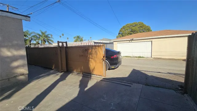 $3,800 | 635 East 79th Street, Los Angeles, CA 90001