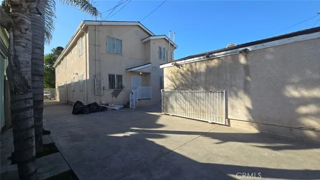 $3,800 | 635 East 79th Street, Los Angeles, CA 90001