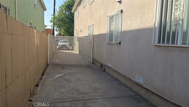 $3,800 | 635 East 79th Street, Los Angeles, CA 90001