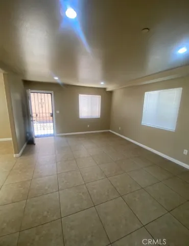 $3,500 | 635 East 79th Street, Los Angeles, CA 90001