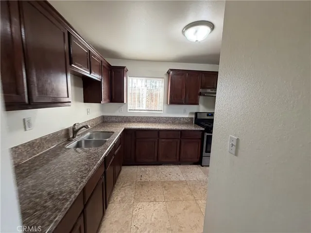 $3,800 | 635 East 79th Street, Los Angeles, CA 90001