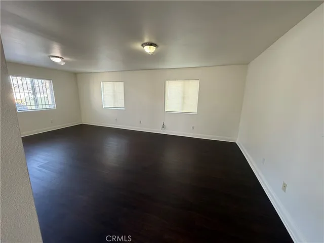 $3,800 | 635 East 79th Street, Los Angeles, CA 90001