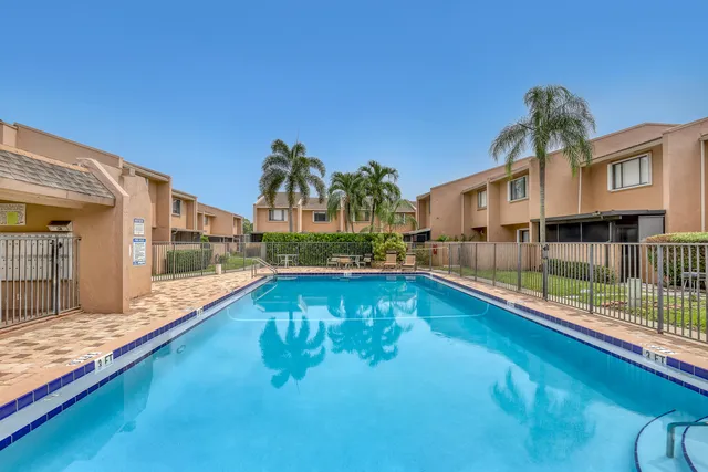 $289,000 | 139 Sparrow Drive, Unit 5A, Royal Palm Beach, FL 33411