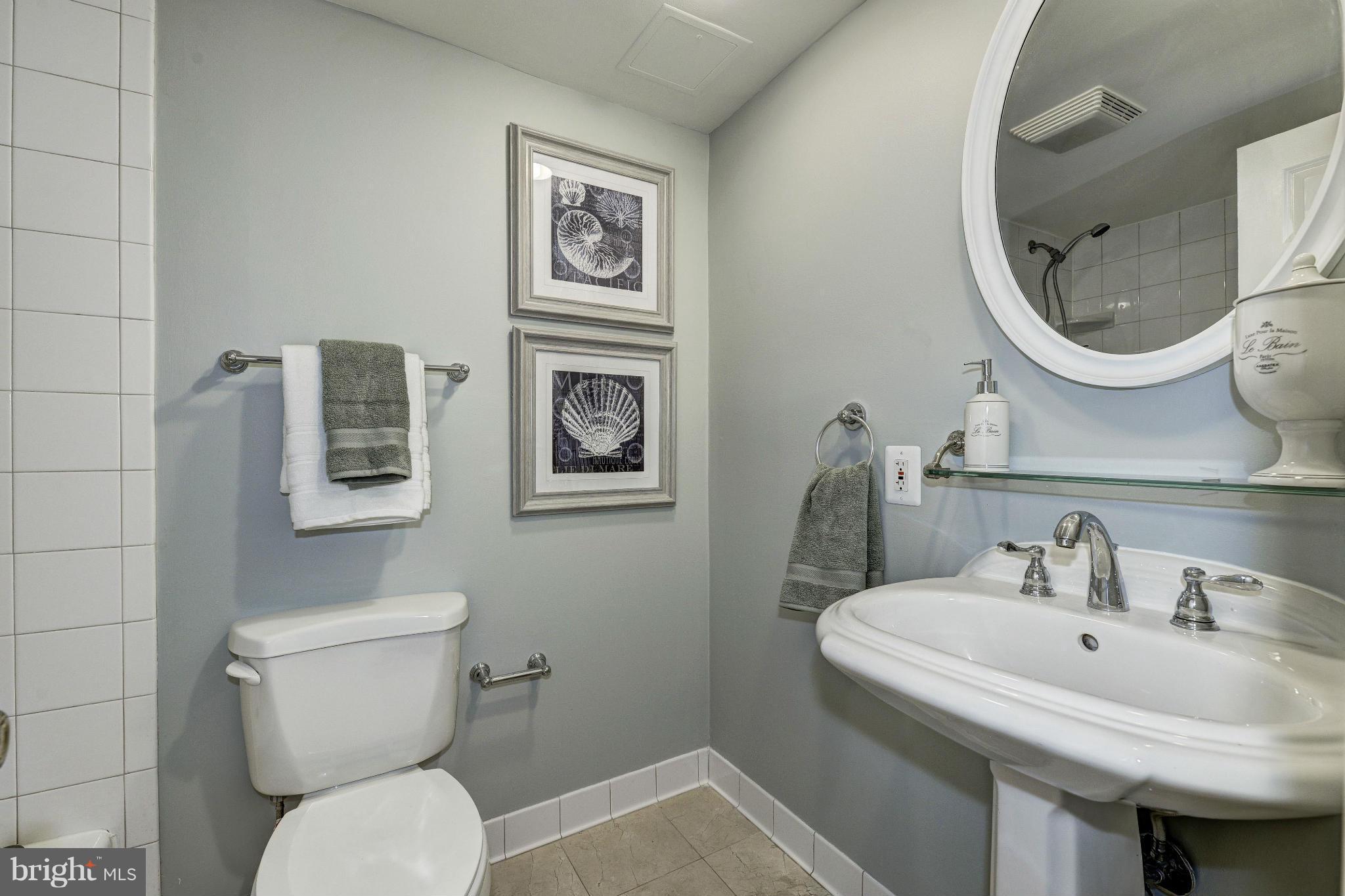 3120 R Street Northwest, Unit 11 Washington, DC 20007 - Photo 7 of 11 Bath (Master)