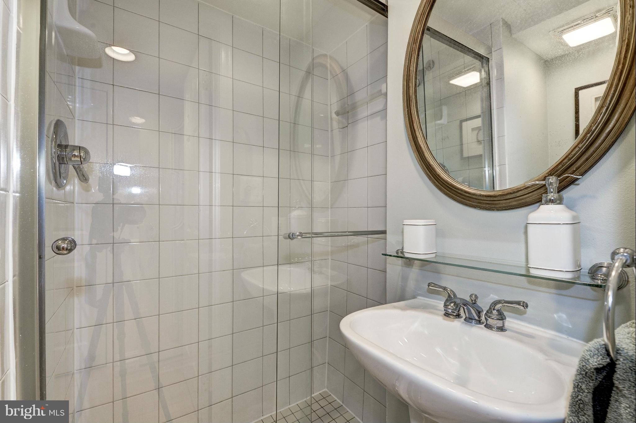 3120 R Street Northwest, Unit 11 Washington, DC 20007 - Photo 9 of 11 Bath