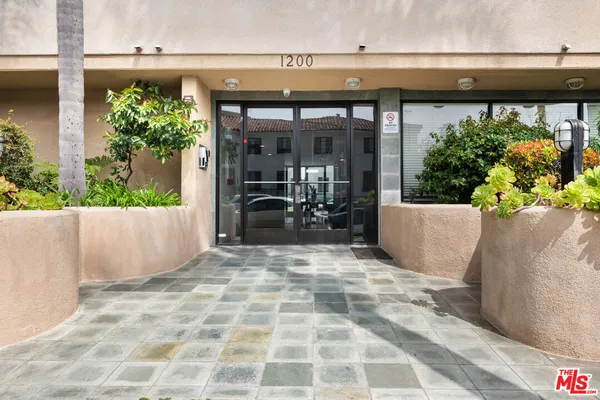 $3,250 | 1200 South Corning Street, Unit 201, Los Angeles, CA 90035