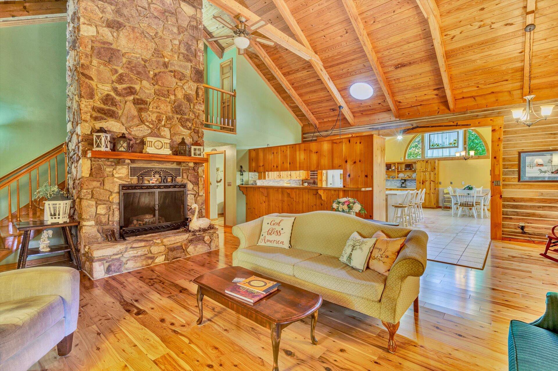 136 Trevey Road Buchanan, VA 24066 - Photo 3 of 34 Living Room