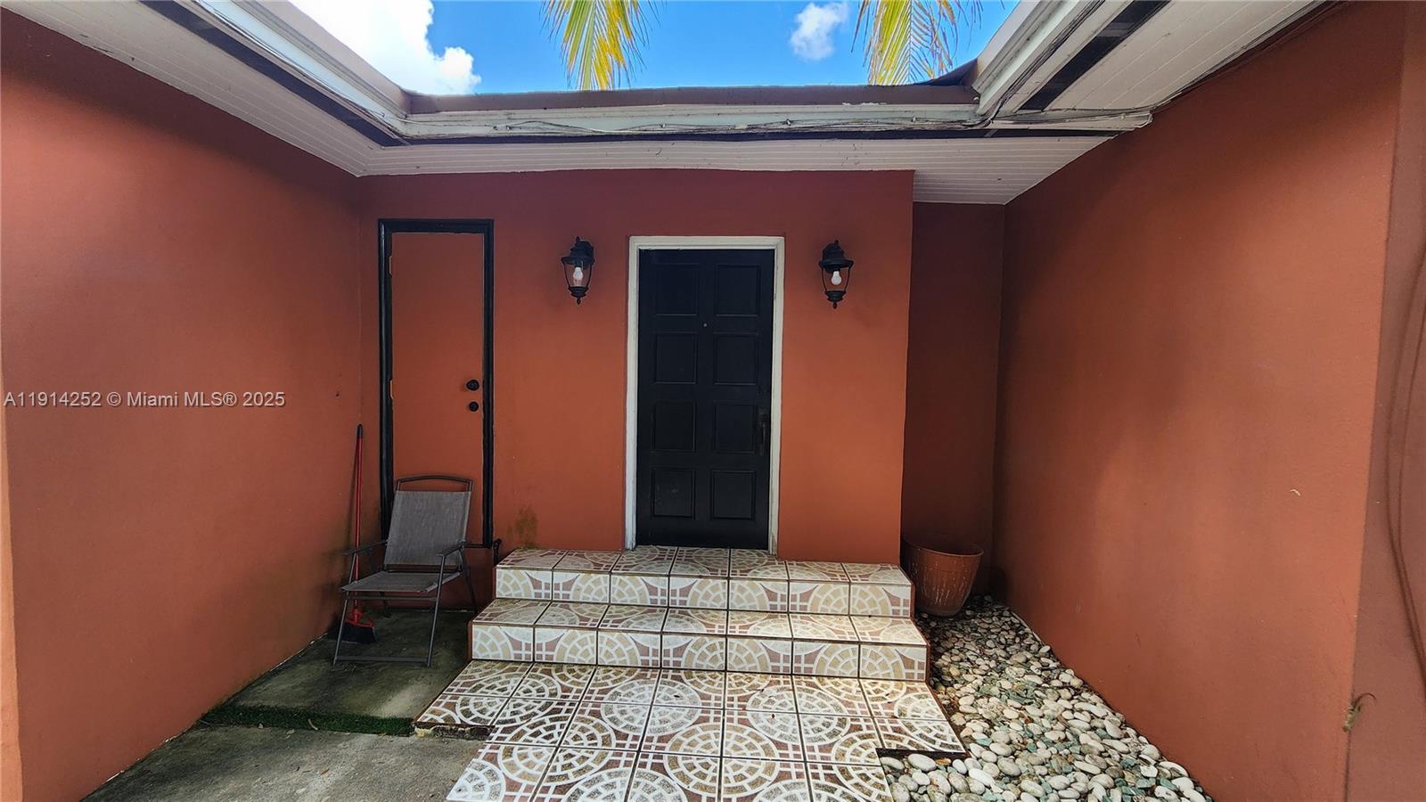 7945 Sunset Drive Miami, FL 33143 - Photo 10 of 28 a view of an entryway