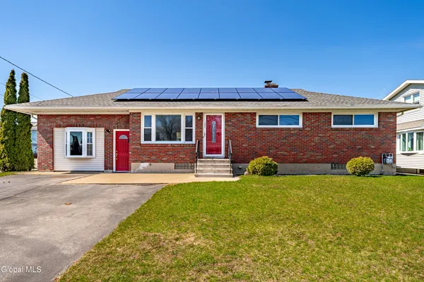 $305,000 | 2837 Woodbridge Avenue, Rotterdam, NY 12306