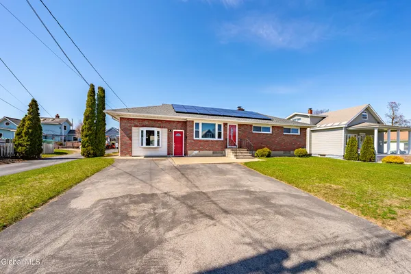 $305,000 | 2837 Woodbridge Avenue, Rotterdam, NY 12306