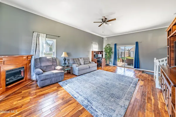 $305,000 | 2837 Woodbridge Avenue, Rotterdam, NY 12306