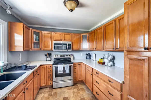 $305,000 | 2837 Woodbridge Avenue, Rotterdam, NY 12306