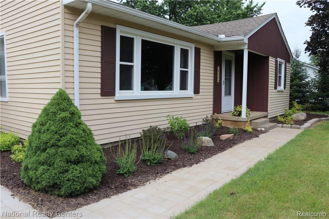 10889 Spencer Road Brighton, MI 48114 - Photo 2 of 70 IMG_6889.JPG