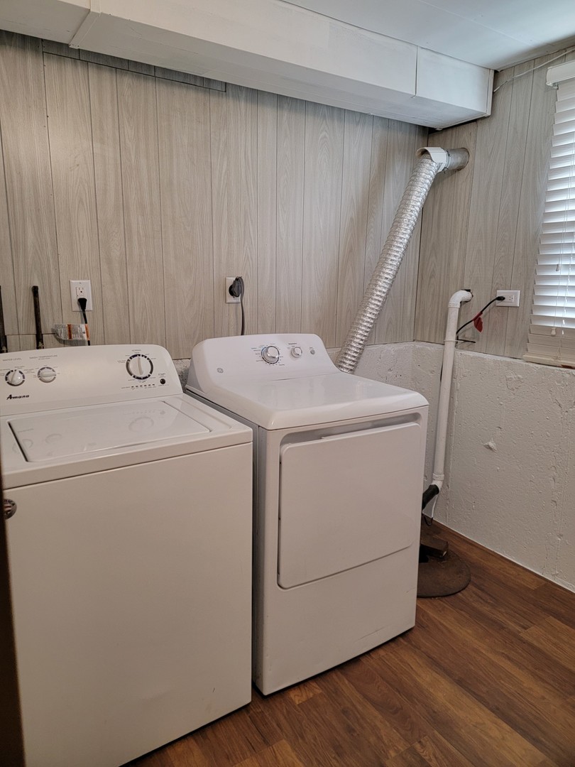 313 Dean Circle Bolingbrook, IL 60440 - Photo 15 of 15 a utility room with dryer and washer