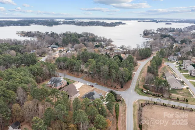 $844,900 | 7909 Bay Pointe Drive, Denver, NC 28037